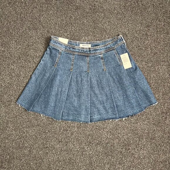 BNWT Vigoss 100% cotton blue denim pleated mini skirt - Picture 2 of 7